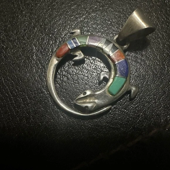 Colorful Silver Gecko Pendant Sedona Inlay - Picture 3 of 3